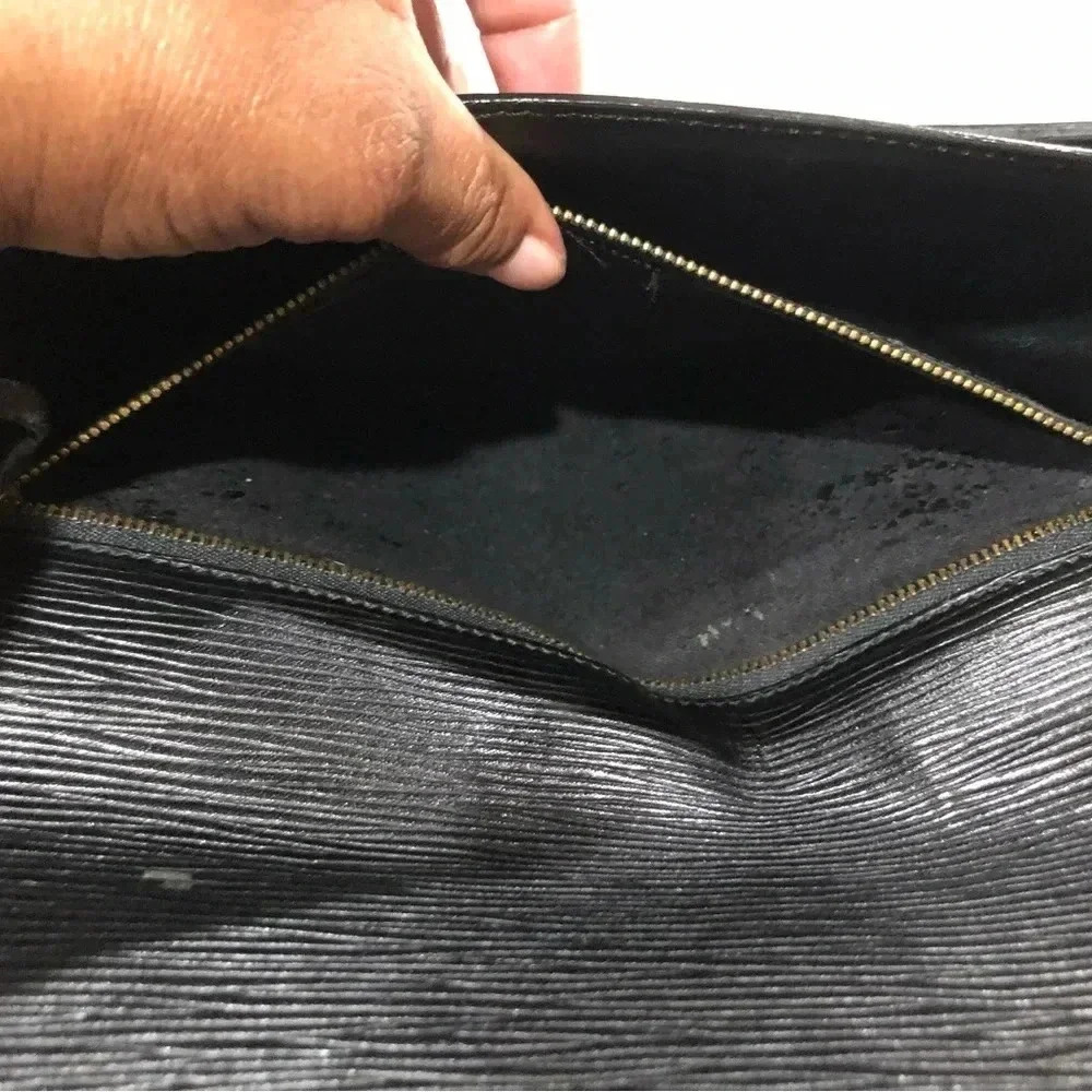Louis Vuitton Epi Envelope Bag with working key - Picture 8 of 14